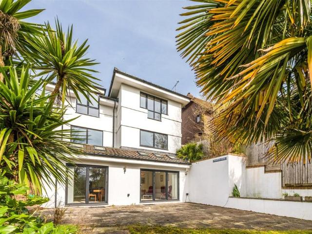 Westhall Road, Warlingham, Surrey, CR6 5 bed detached house to rent £3,750 pcm £865 pw