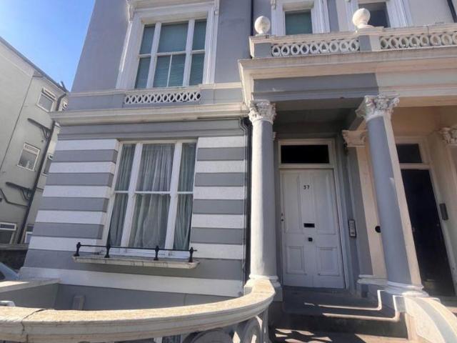 Westhill Road, St Leonards on Sea Studio to rent £650 pcm £150 pw