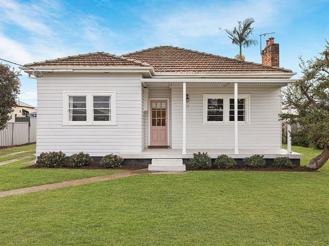Weston, 17 Fifth Street