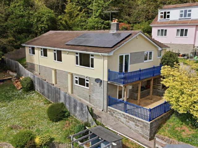 Weston Super Mare BS23 4 bed bungalow to rent £2,250 pcm £519 pw