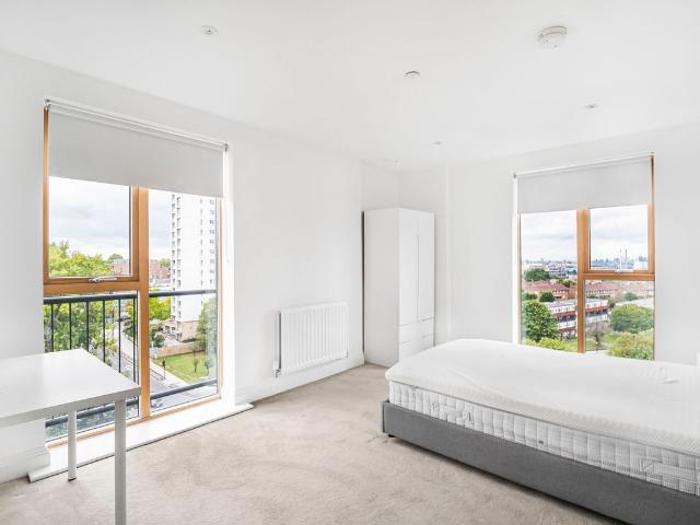 Weston Point, 49 Wellington Street, London SE18, 3 bed flat to rent, £3,300 pcm | PrimeLocation