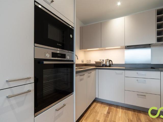 Weston Point, Wellington Street. 1 bed flat to rent £1,800 pcm £415 pw