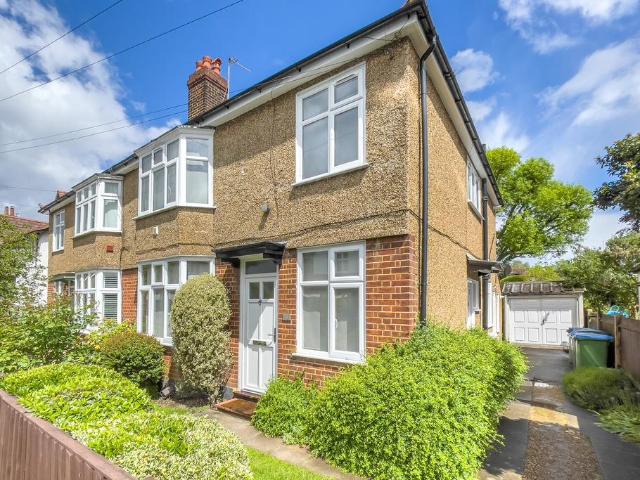Weston Park, Thames Ditton, Surrey, KT7 2 bed apartment to rent £1,650 pcm £381 pw