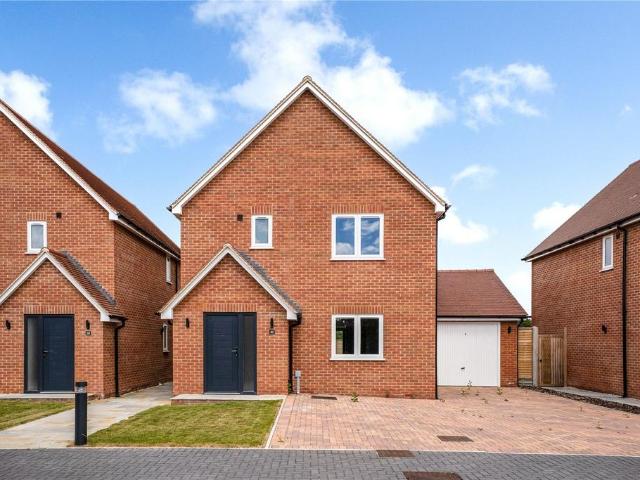 Weston Road, Bretforton, Evesham. 3 bed detached house to rent £2,250 pcm £519 pw