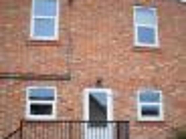 Weston Road, Runcorn WA7 1 bed flat to rent £695 pcm £160 pw