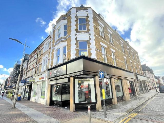 Weston Road, Southend On Sea 1 bed flat to rent £1,050 pcm £242 pw