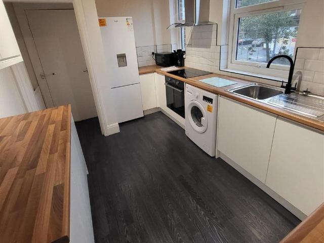 Westoe Road, South Shields 3 bed maisonette to rent £900 pcm £208 pw