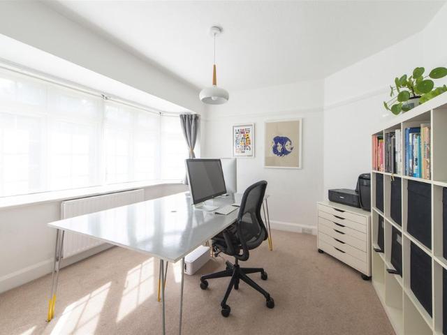 Westlands Court, Epsom, Surrey, KT18 7NW