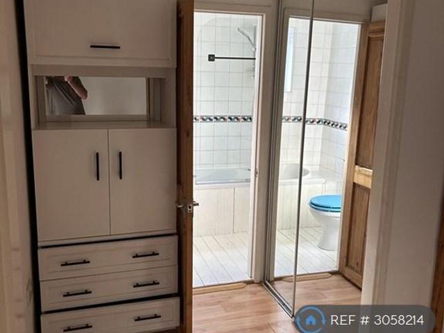 Westlea, Swindon, SN5 1 bed flat to rent £800 pcm £185 pw