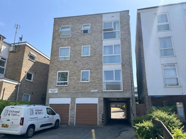 Westmoreland Drive, Sutton SM2, 1 bed flat to rent, £1,300 pcm | PrimeLocation