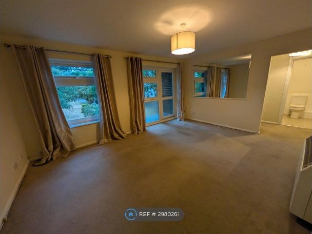 Westmoreland Drive, Sutton SM2, 2 bed flat to rent, £1,750 pcm | PrimeLocation
