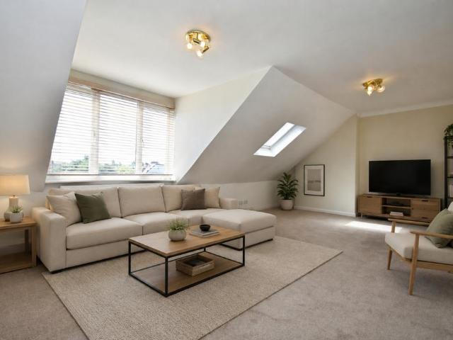 Westmoreland Road Bromley BR2 2 bed flat to rent £1,750 pcm £404 pw