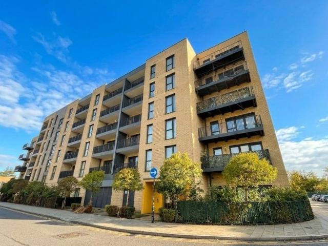 Westmoreland Road, London NW9, 3 bed flat to rent, £2,799 pcm | PrimeLocation
