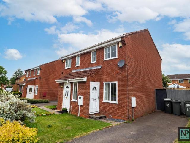 Westmorland Close, Tamworth, B78 2 bed semi detached house to rent £1,000 pcm £231 pw