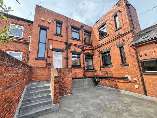Westmorland Street, Wakefield WF1, 2 bed flat to rent, £775 pcm | PrimeLocation