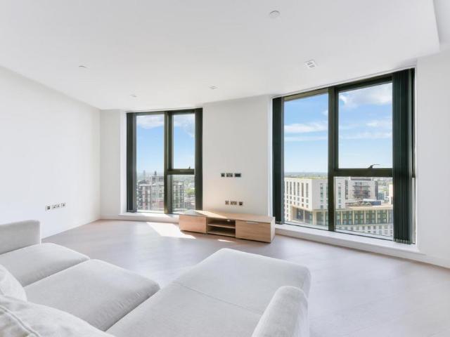 Westmark Tower, Edgeware Road. 3 bed apartment to rent £6,500 pcm £1,500 pw