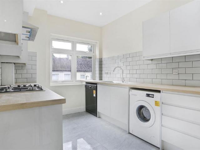 Westmead Road, Sutton SM1 2 bed apartment to rent £1,700 pcm £392 pw