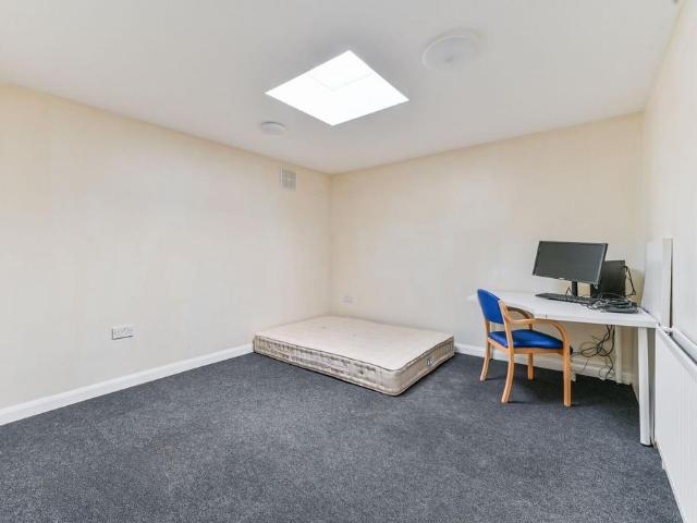 Westmead Road, Sutton, SM1 Studio to rent £1,200 pcm £277 pw