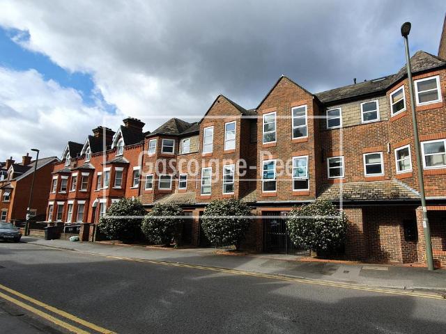 Westminster Court, Guildford, GU1 1 bed apartment to rent £1,600 pcm £369 pw