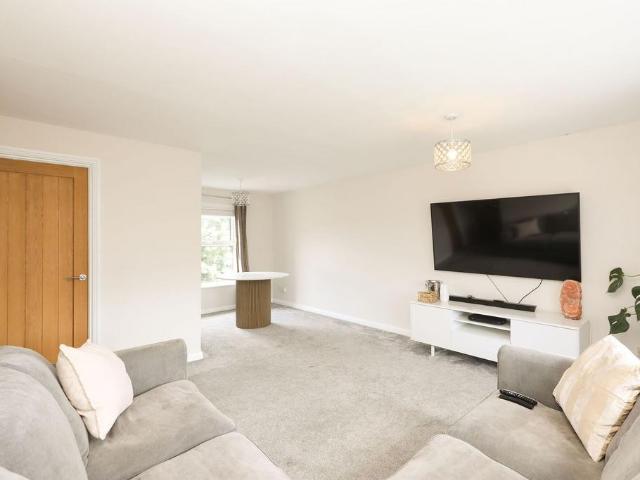 Westminster Crescent, Sheffield S10 2 bed flat to rent £875 pcm £202 pw