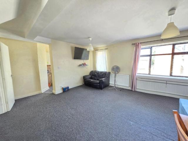 Westminster Gardens, Barking, IG11 2 bed flat to rent £1,750 pcm £404 pw
