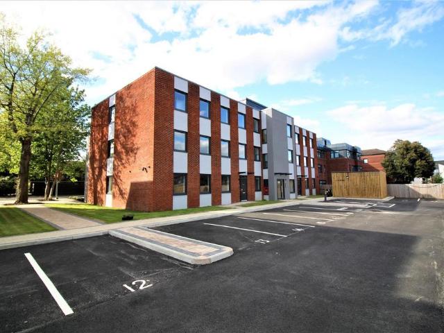 Westminster House, Fleet GU51 2 bed maisonette to rent £1,340 pcm £309 pw
