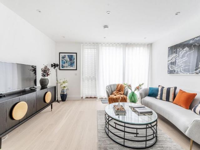 Westminster Road, W7, Ealing, LONDON, W7 3 bed terraced house to rent £3,250 pcm £750 pw
