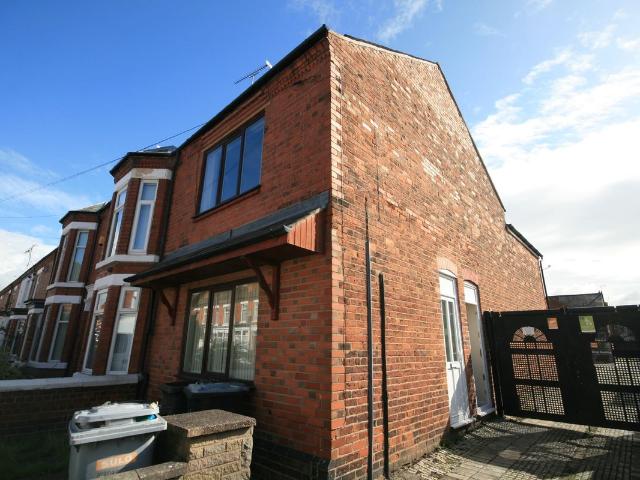 Westminster St, Crewe CW2, 2 bed maisonette to rent, £700 pcm | PrimeLocation