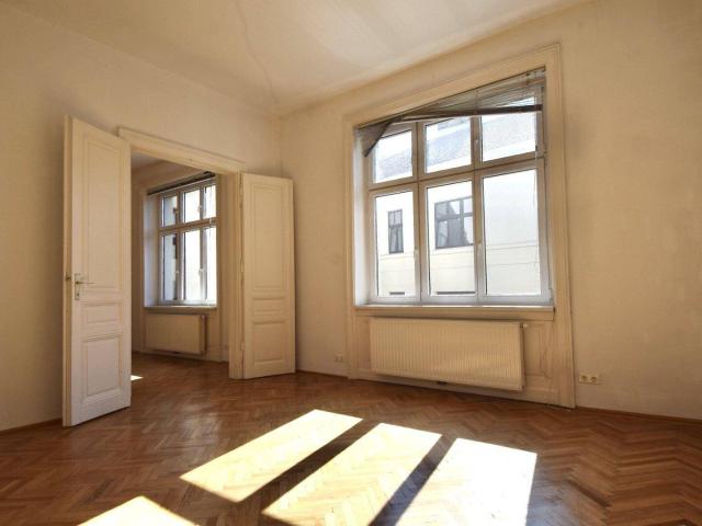 Westseitiger 2 Zimmer Altbau im 3. Stock! Balkonoption!