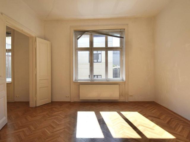 Westseitiger 2 Zimmer Altbau im 3. Stock! Balkonoption!