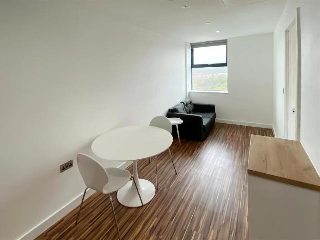 Westpoint, Chester Road, Manchester M16 1 bed flat to rent £1,000 pcm £231 pw