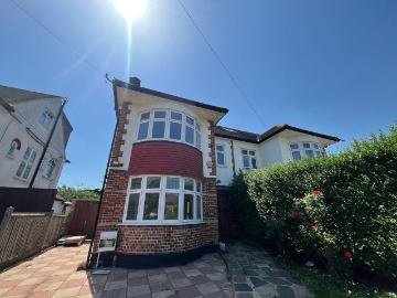 Westpole Avenue, Barnet EN4 4 bed semi detached house to rent £3,700 pcm £854 pw