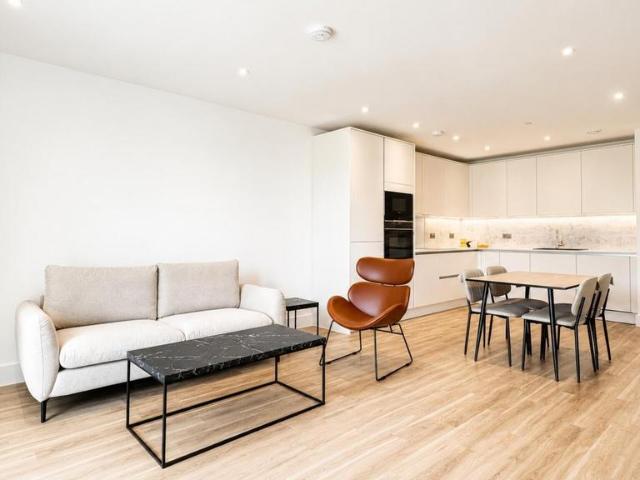 Westray Drive 2 bed flat to rent £2,340 pcm £540 pw