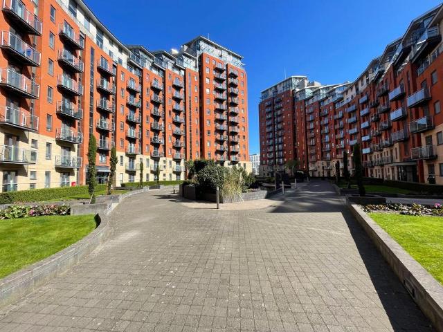 Westray, Gotts Road, Leeds, West. 2 bed flat to rent £1,125 pcm £260 pw
