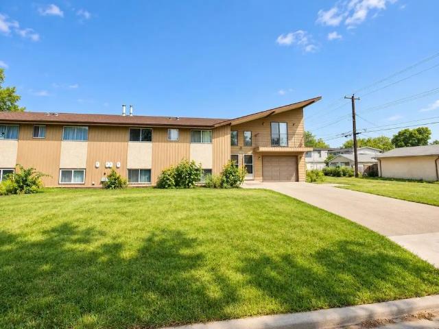 Westwood 3 Bed 1.5 Bath Upper Suite with Single Garage NOW FOR RENT! — 3 Bedrooms Condo Unit