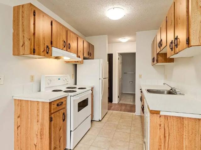 Westwood Apartments 2 Bedroom Apartment for Rent at 175 Algonquin Rd W, Lethbridge, AB T1K 5L6 Indian Battle Heights