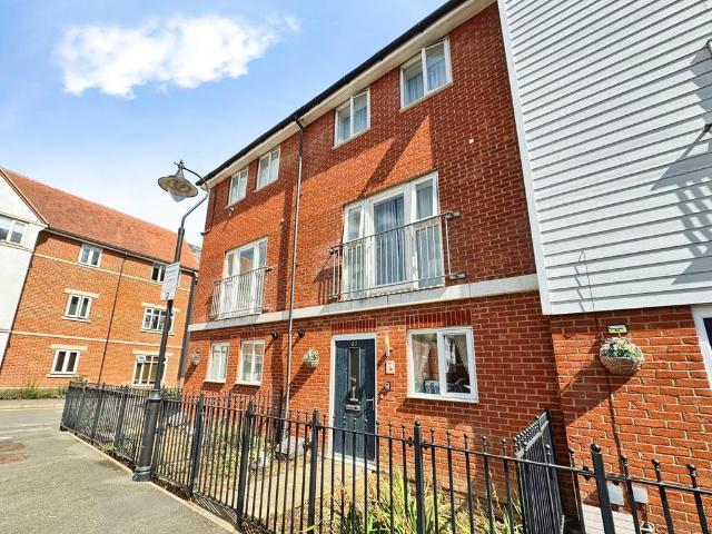 Westwood Drive, Kent CT2 4 bed terraced house to rent £2,400 pcm £554 pw