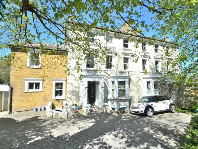 Westwood Hill, Sydenham SE26, 3 bed flat to rent, £2,400 pcm | PrimeLocation