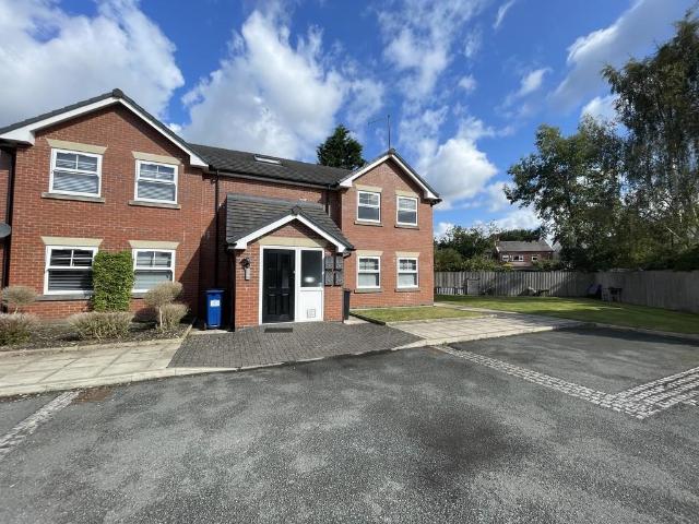 Westwood Road, Stockport 2 bed apartment to rent £1,095 pcm £253 pw