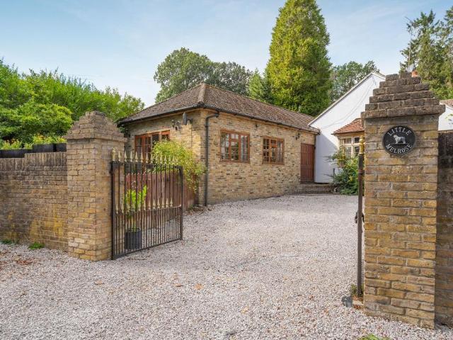 Westwood Road, Windlesham 2 bed semi detached bungalow to rent £1,750 pcm £404 pw