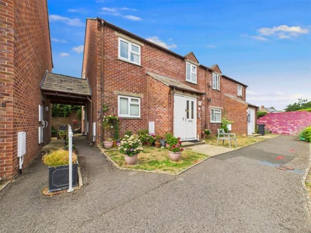 Westward Court, Westward Road, Ebley. 2 bed apartment to rent £850 pcm £196 pw