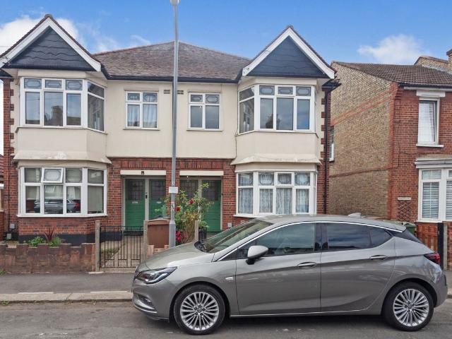 Westward Road, London E4, 3 bed flat to rent, £1,900 pcm | PrimeLocation