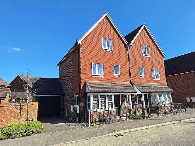 Westvale Park, Horley, Surrey RH6, 4 bed semi detached house to rent, £2,250 pcm | PrimeLocation