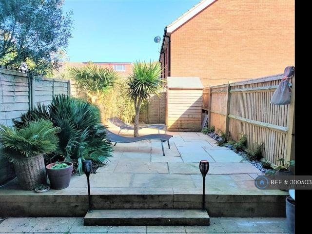 Westview Close, Peacehaven, BN10 4 bed terraced house to rent £1,900 pcm £438 pw