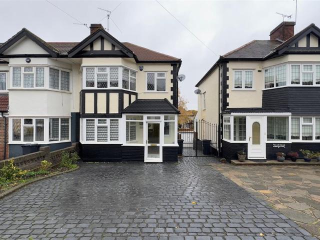 Westview Drive, Woodford Green IG8, 3 bed property to rent, £2,400 pcm | PrimeLocation