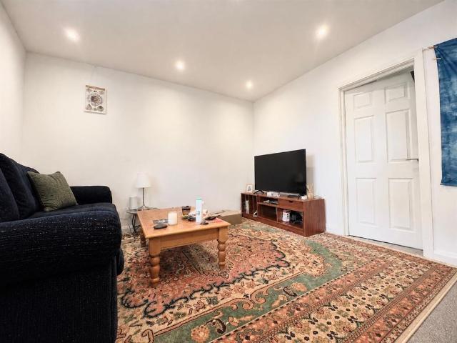 Wescott Way, Uxbridge, UB8