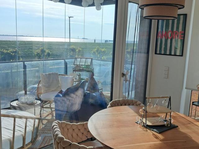 WESERBLICK! 2 Zimmer mit EBK, FBH & Balkon!