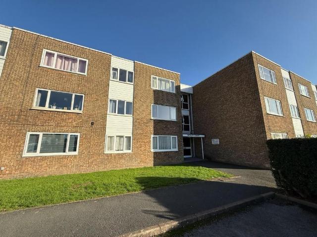 Wesley Court, Royal Wootton Bassett 1 bed flat to rent £775 pcm £179 pw