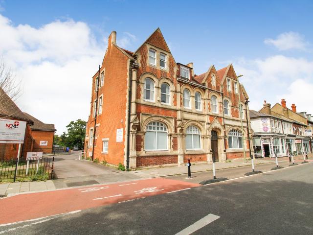 Wesley Chambers, 45 Lynchford Road, Farnborough, Hampshire GU14, 1 bed flat to rent, £1,100 pcm | PrimeLocation