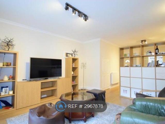 Wesley Close, London SE17, 4 bed terraced house to rent, £4,250 pcm | PrimeLocation